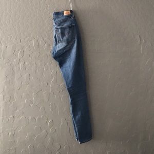 High Rise Skinny Levi’s